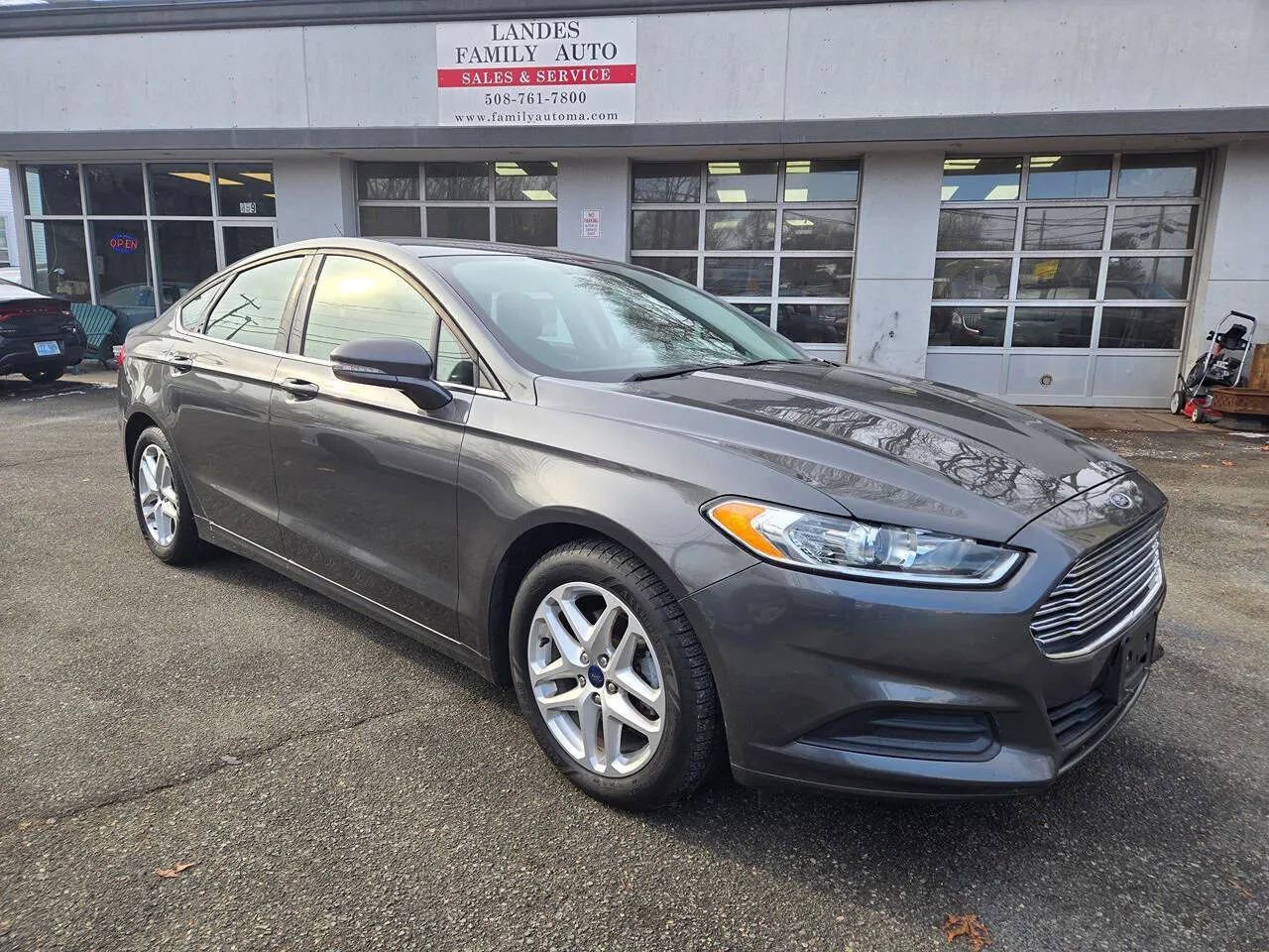 Used 2016 Ford Fusion SE image 36