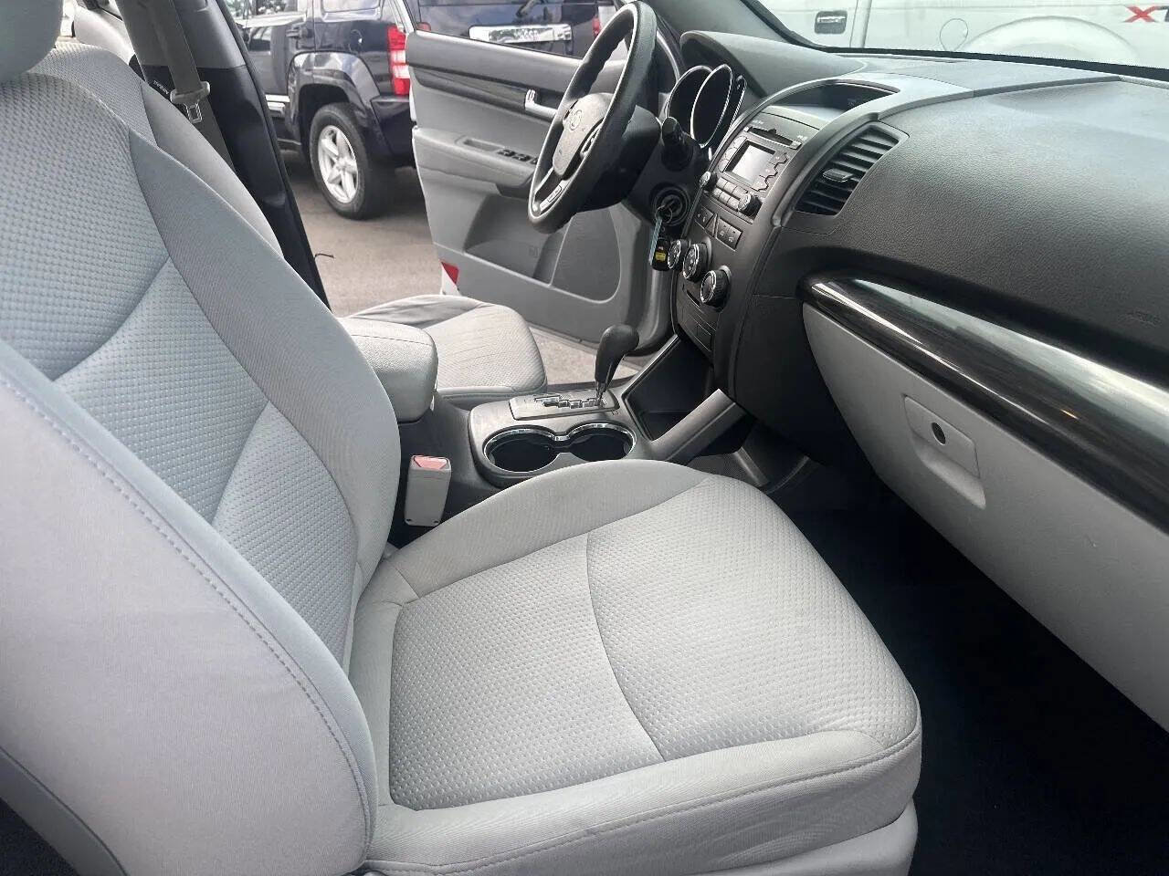 Used 2011 Kia Sorento LX 4dr SUV image 16