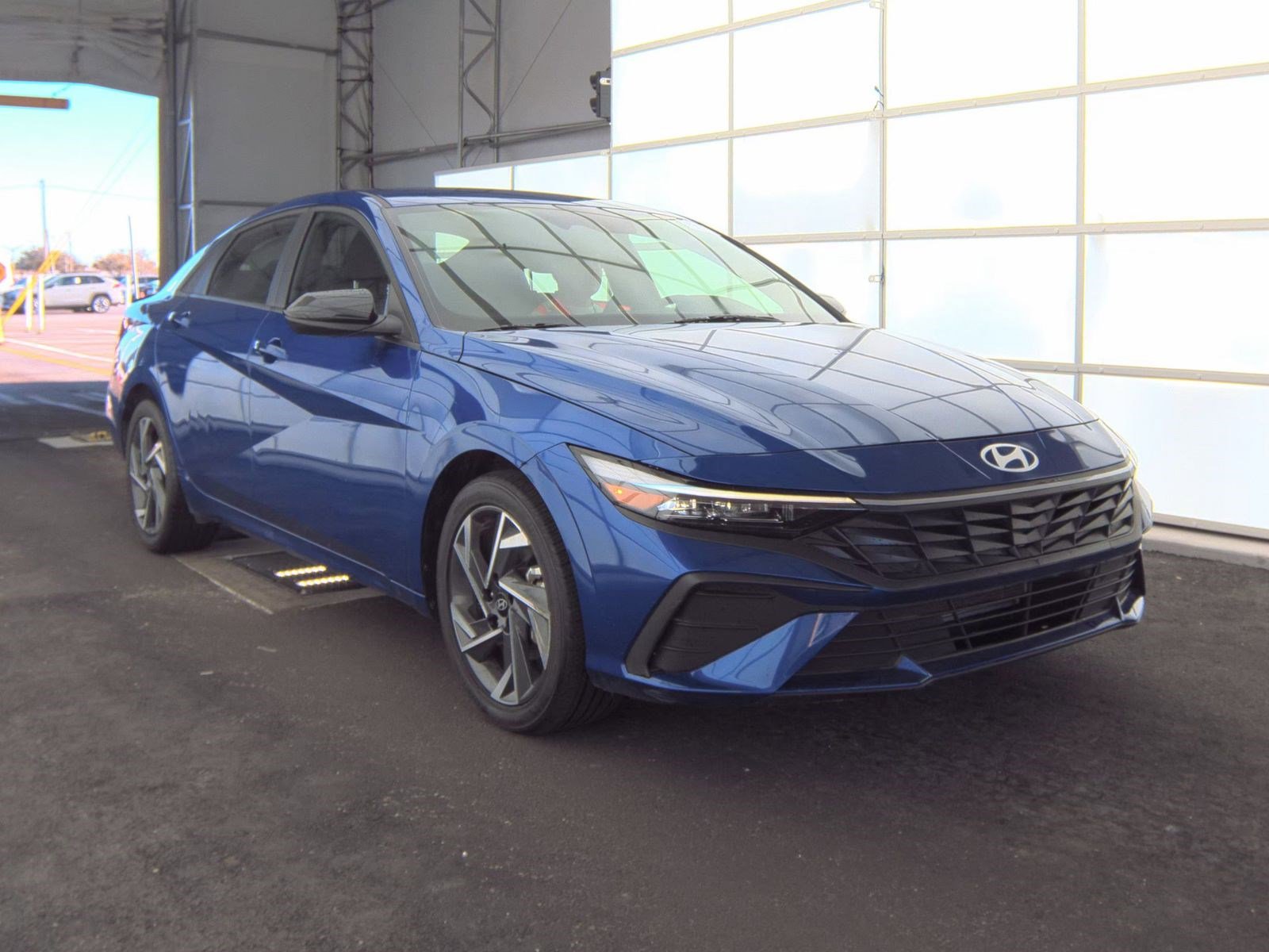 Used 2025 Hyundai Elantra Sport image 4