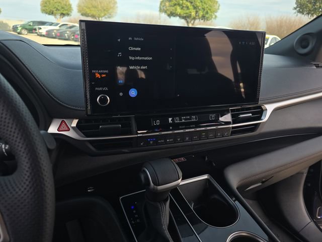 Used 2025 Toyota Sienna Limited image 21