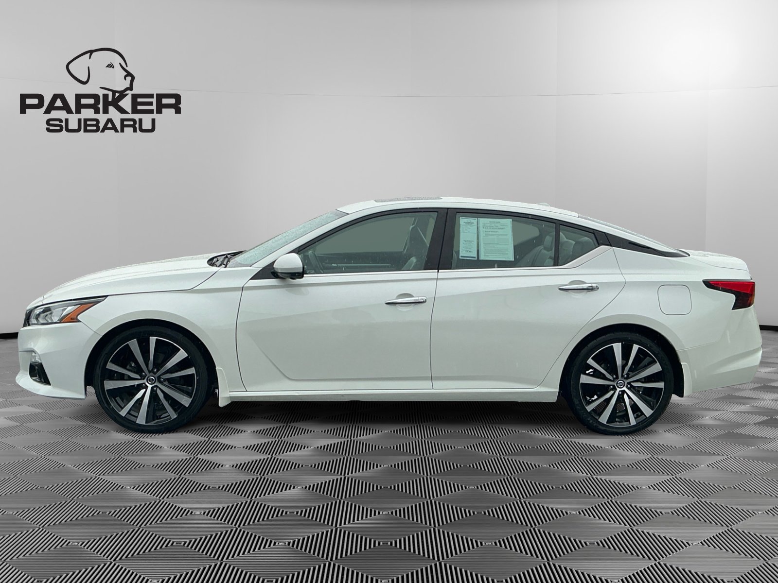 Used 2020 Nissan Altima 2.0 Platinum FWD image 2