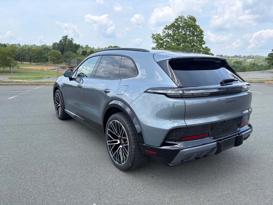 New 2026 Porsche Cayenne Electric AWD/4WD image 3