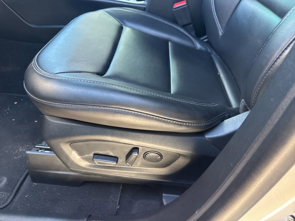 Certified 2022 Ford Explorer XLT w/ Equipment Group 202A image 9
