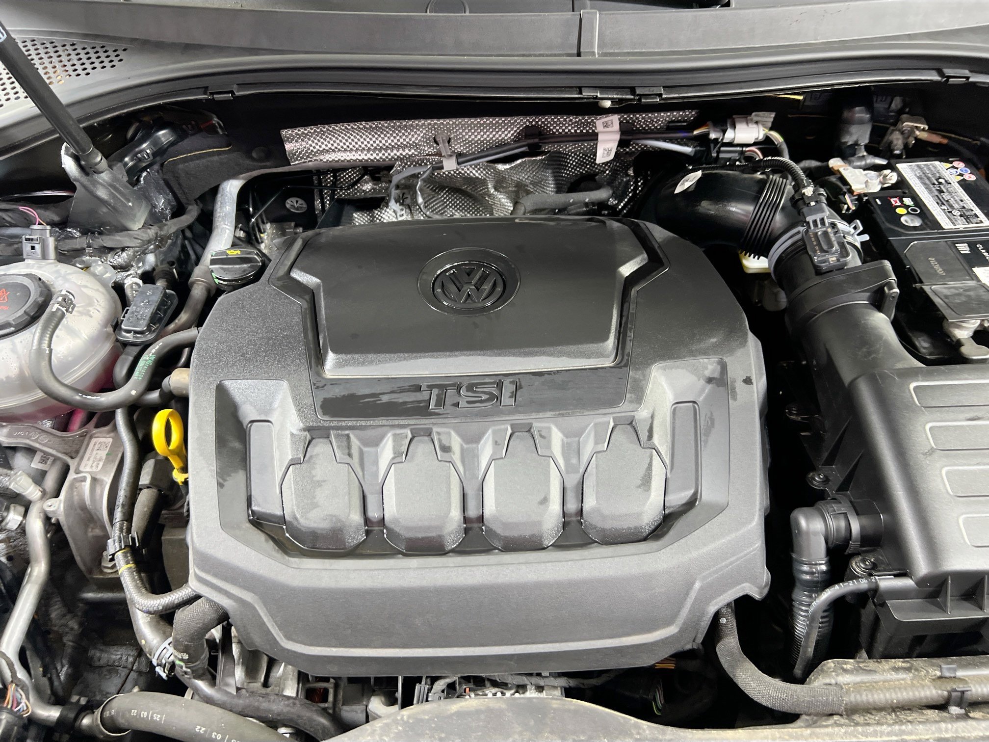 Used 2022 Volkswagen Tiguan SEL R-Line AWD/4WD image 31