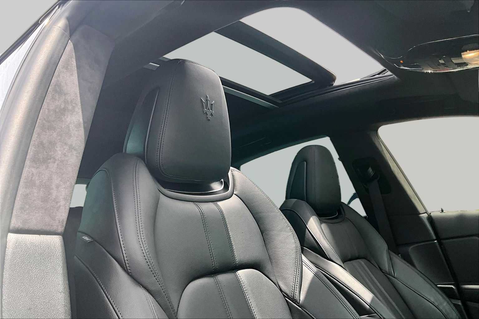 Used 2022 Maserati Levante Modena AWD/4WD image 14
