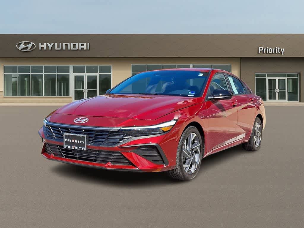 Used 2025 Hyundai Elantra Sport FWD image 1