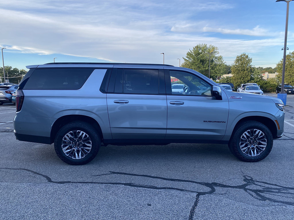 Used 2025 Chevrolet Suburban Z71 AWD/4WD image 7