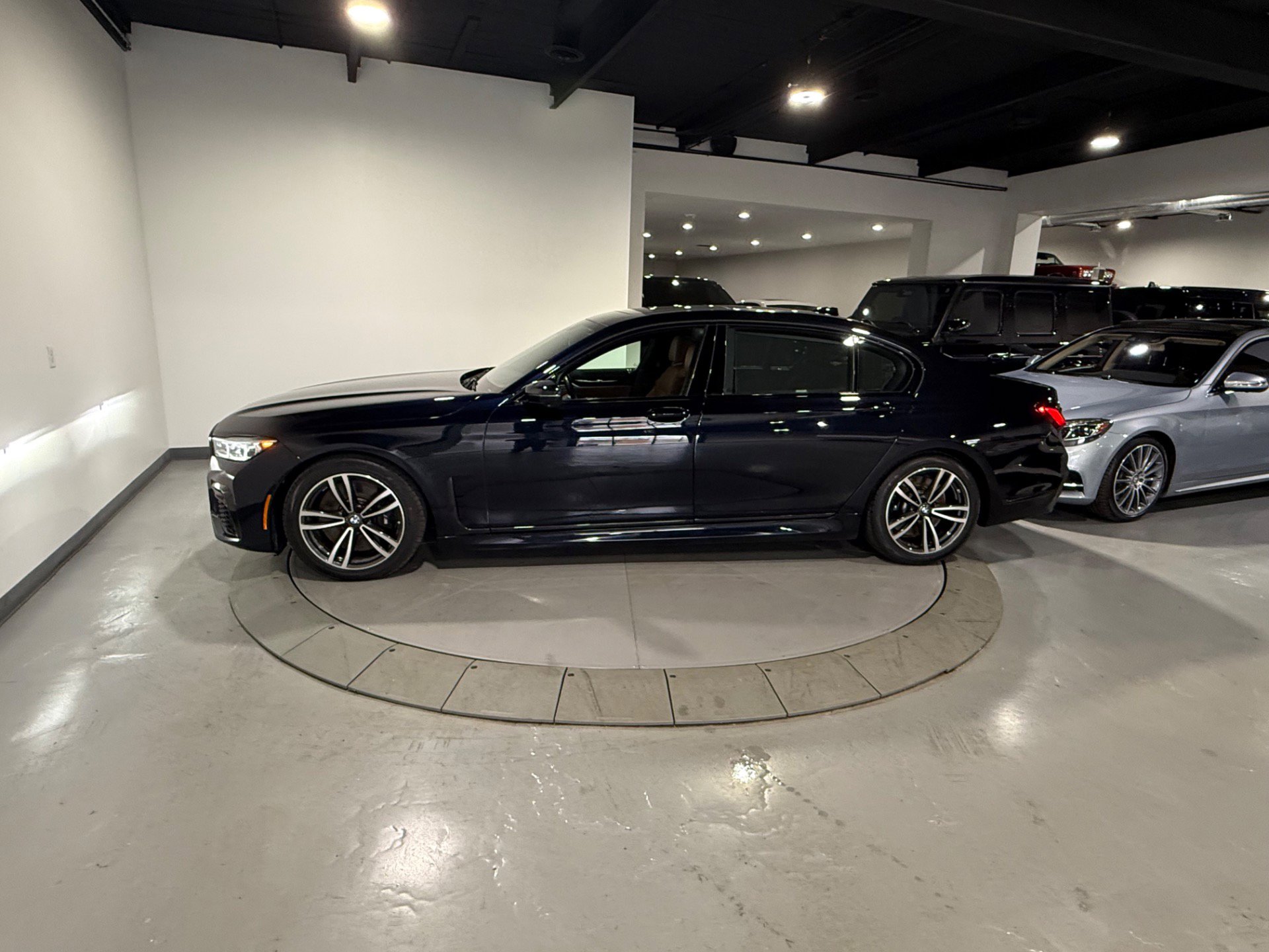 Used 2022 BMW 740i xDrive w/ M Sport Package image 10