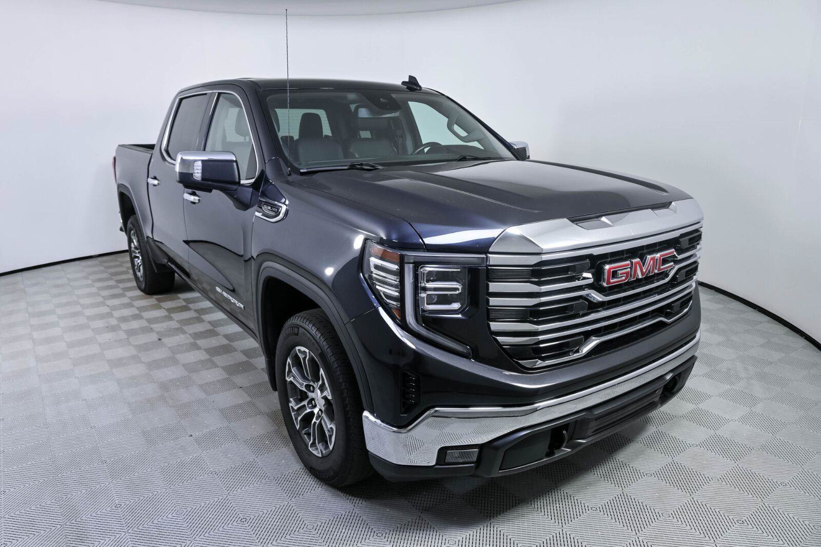 Used 2025 GMC Sierra 1500 SLT RWD image 23