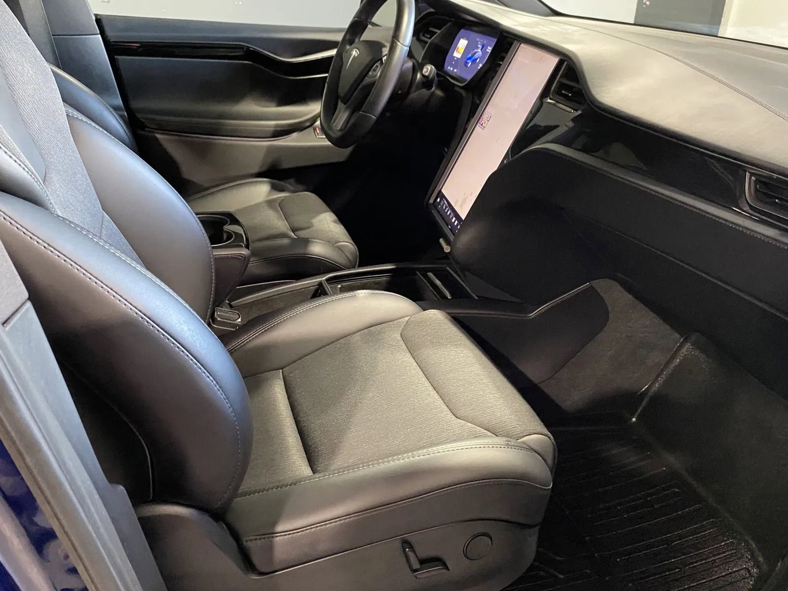 Used 2018 Tesla Model X 75D image 6