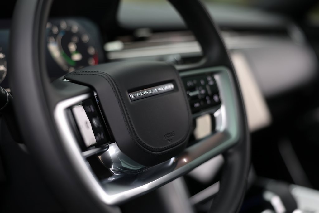 Used 2025 Land Rover Range Rover SE image 34