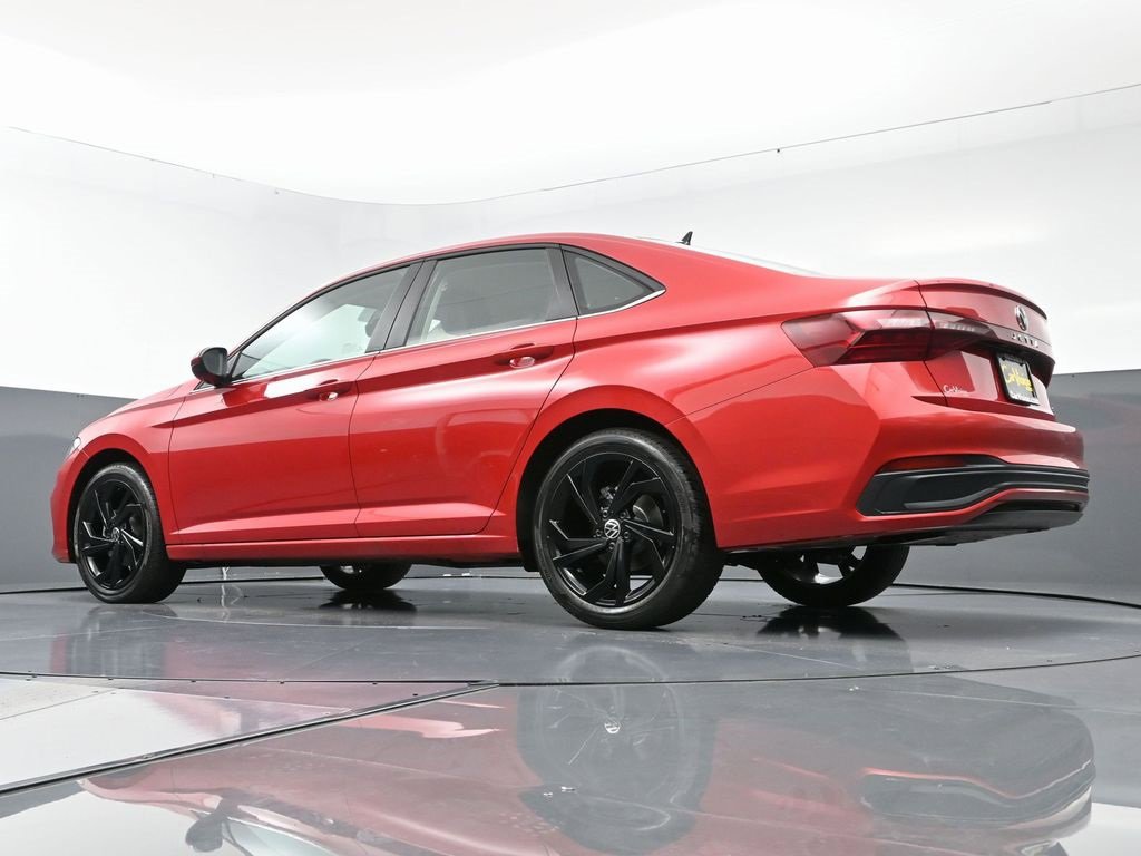 Used 2025 Volkswagen Jetta SE w/ Black Wheel Package image 53