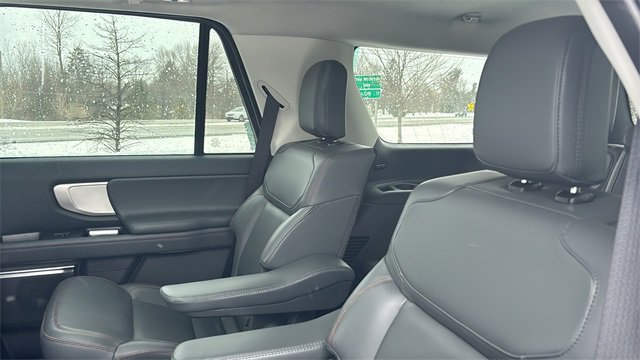 Used 2025 Ford Expedition Active image 27
