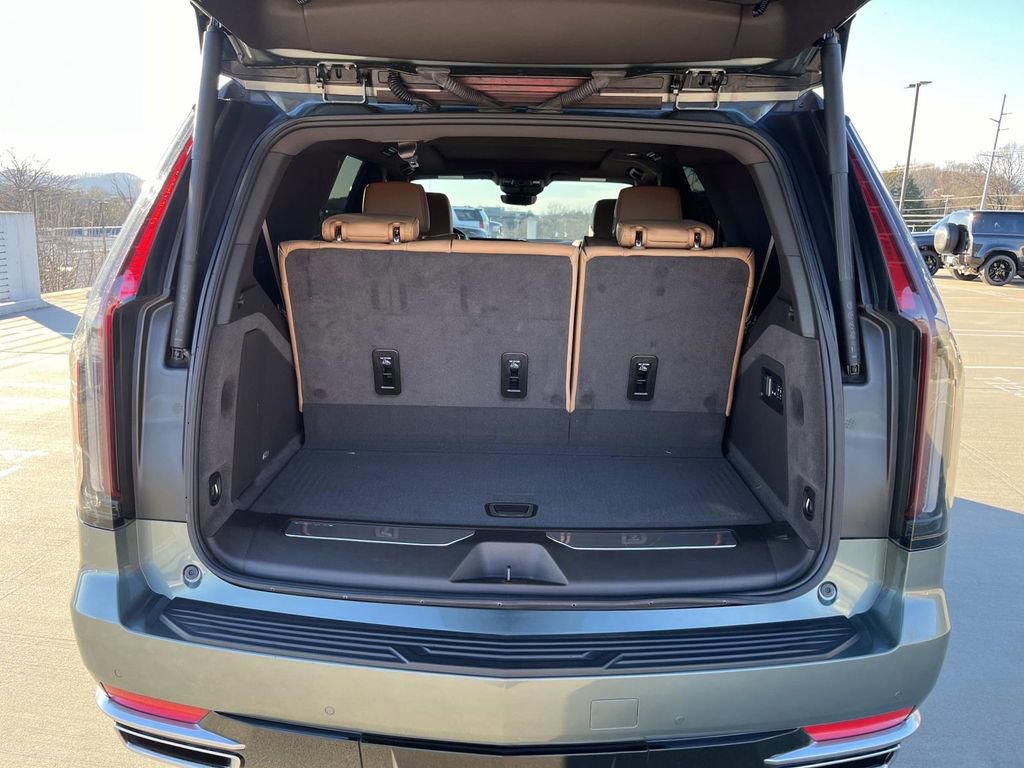 Certified 2024 Cadillac Escalade Premium Luxury image 12