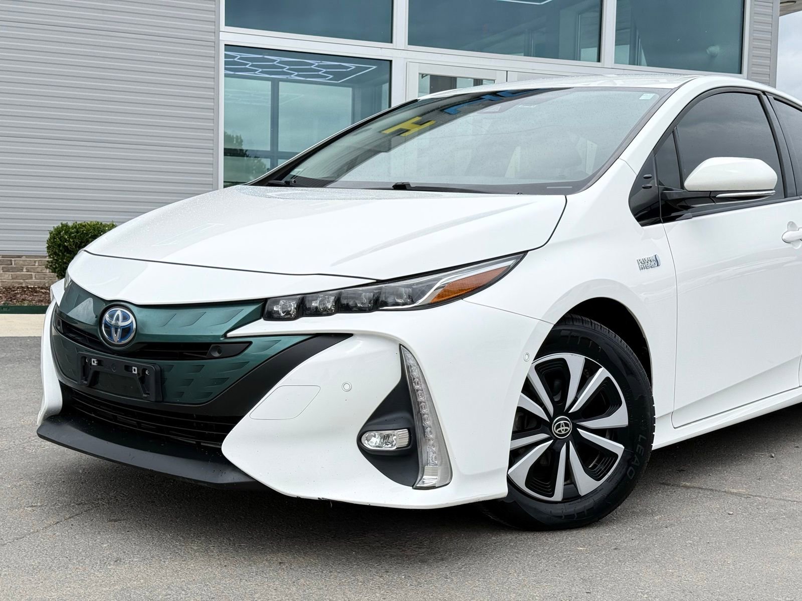 Used 2017 Toyota Prius Prime Advanced FWD image 4