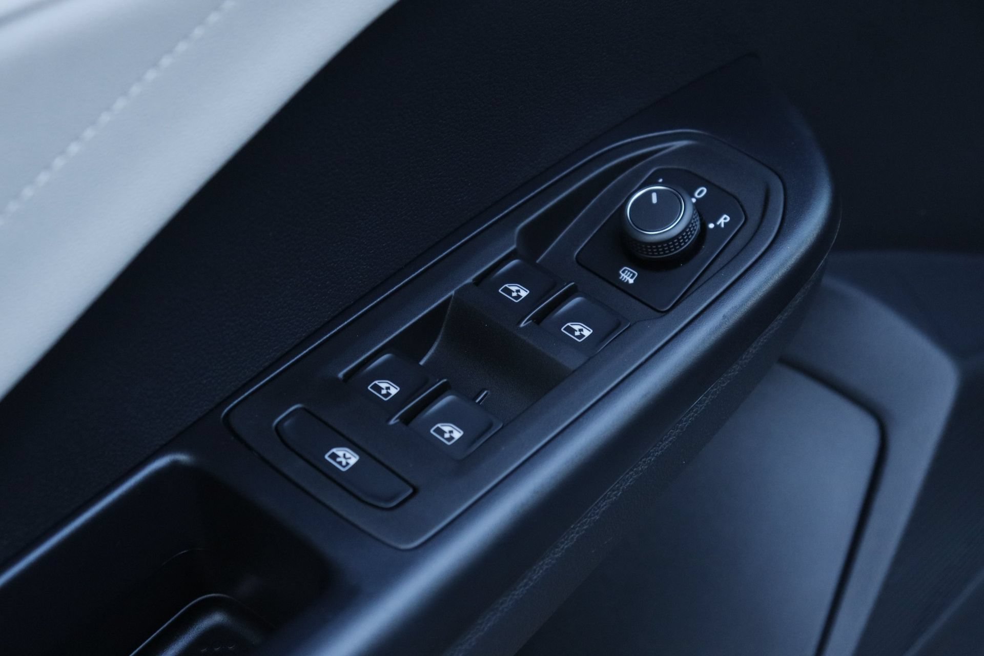 Certified 2025 Volkswagen Taos SEL AWD/4WD image 19