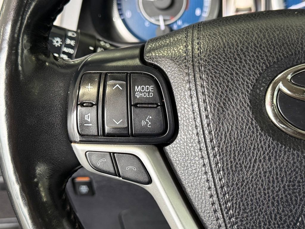 Used 2018 Toyota Sienna Limited Premium w/ Carpet Mat Package image 24