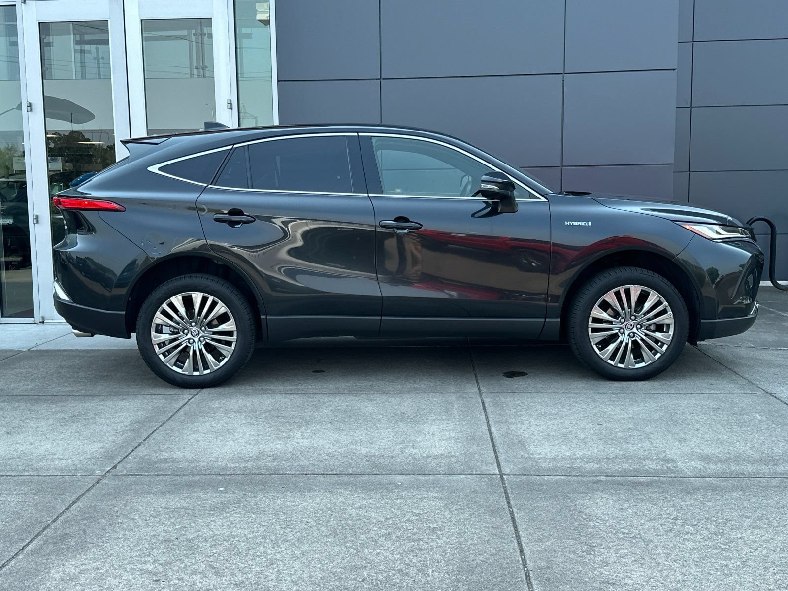 Used 2021 Toyota Venza Limited w/ Advanced Technology Package AWD/4WD image 2
