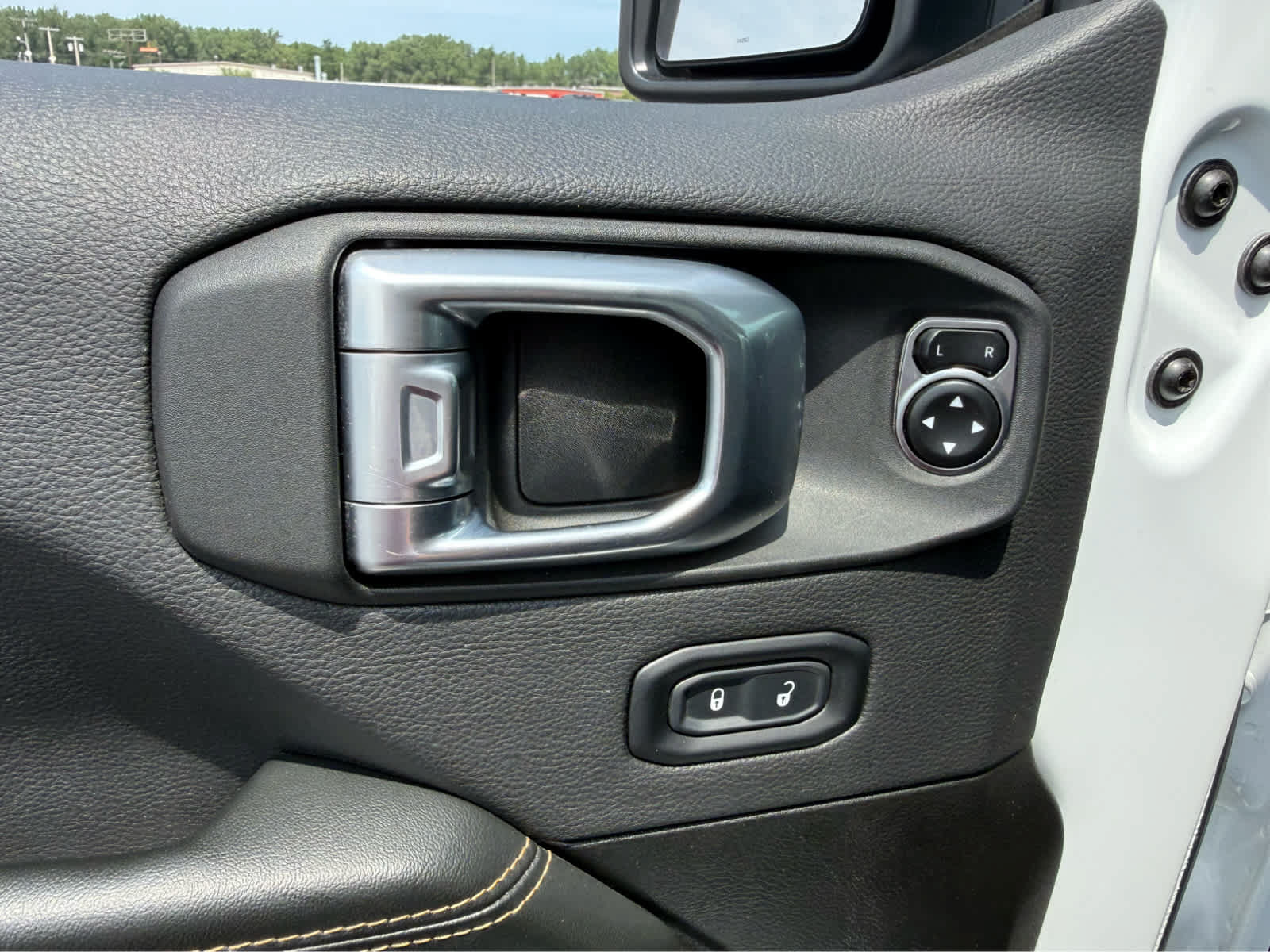 Used 2024 Jeep Wrangler Unlimited Sahara AWD/4WD image 21