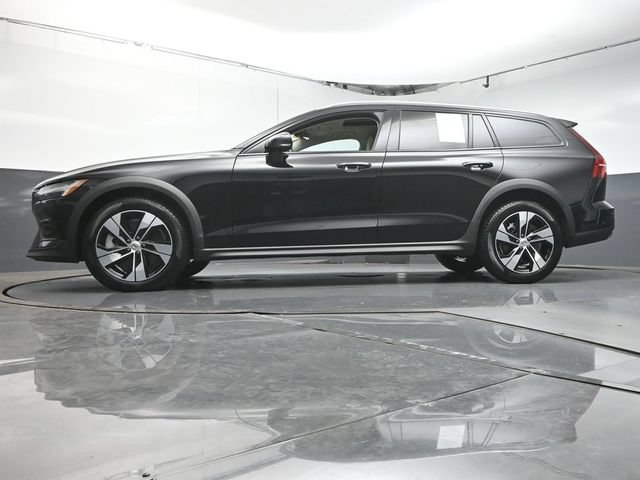 Used 2025 Volvo V60 B5 Cross Country Plus AWD/4WD image 37