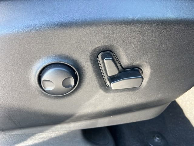 Used 2025 Chrysler Pacifica Limited image 37