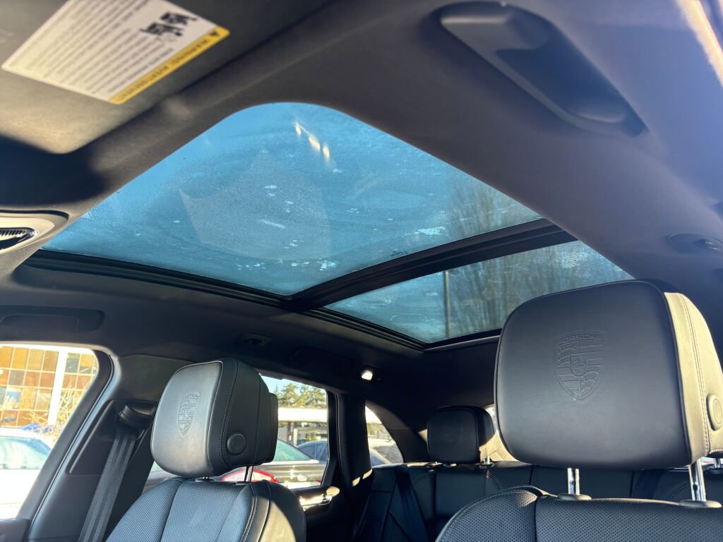 Used 2024 Porsche Macan Base image 16