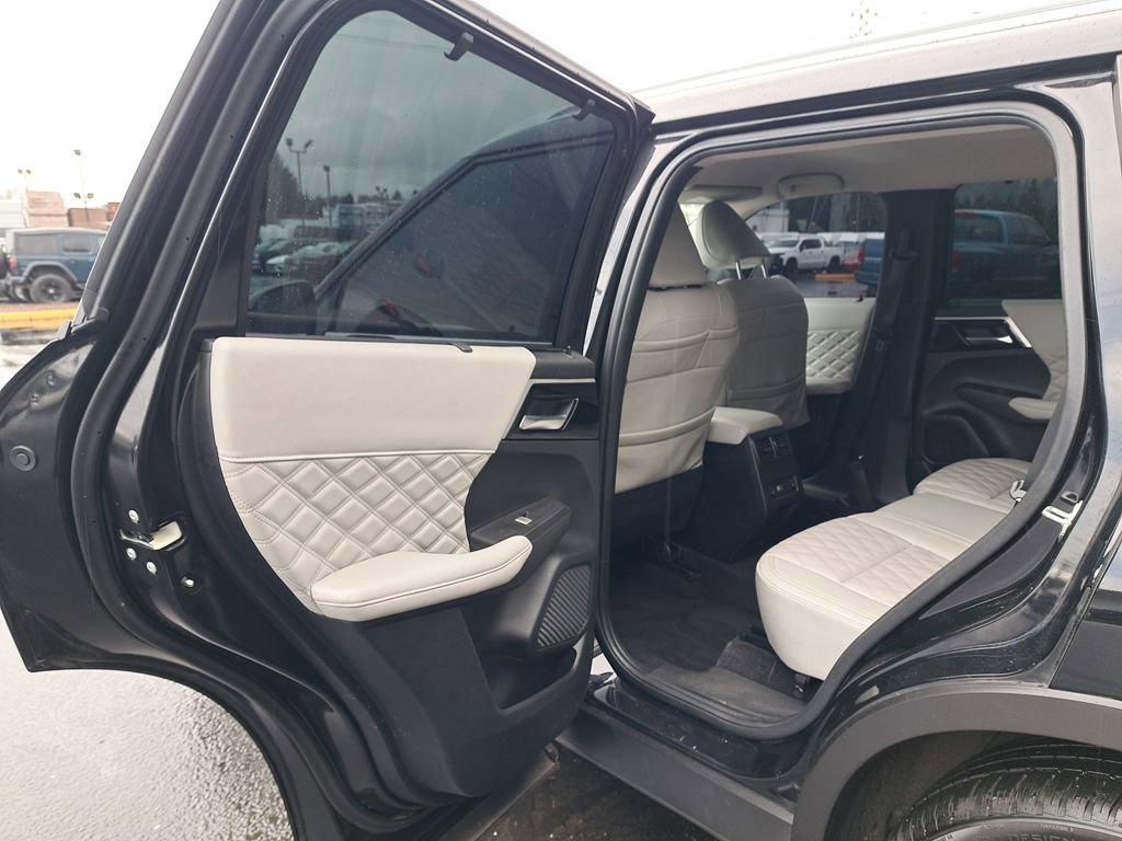 Used 2023 Mitsubishi Outlander SEL 40th Anniversary AWD/4WD image 11