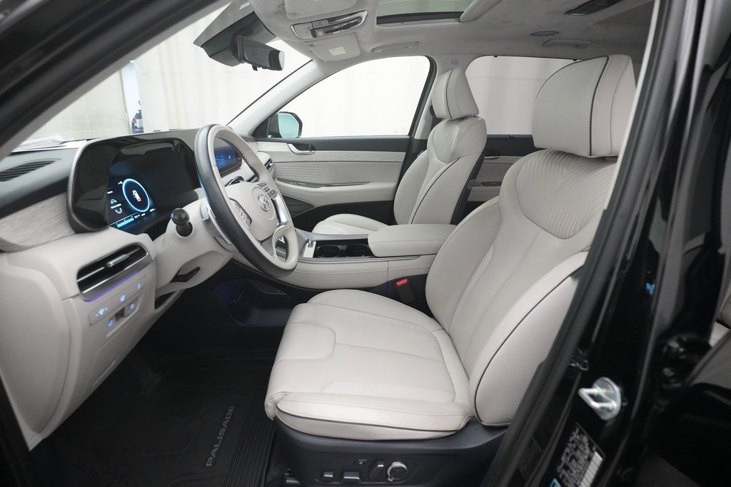 Used 2023 Hyundai Palisade Calligraphy w/ Winter Package image 7