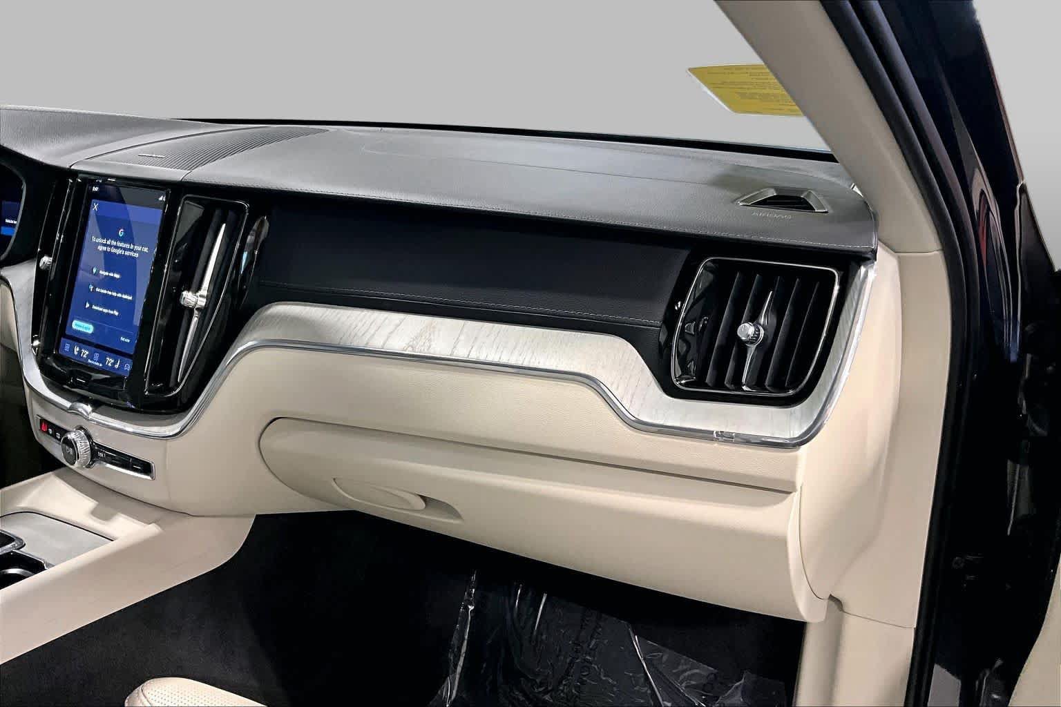 Used 2024 Volvo XC60 B5 Ultimate w/ Climate Package AWD/4WD image 18