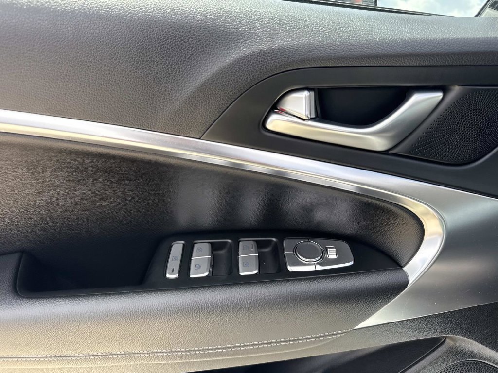 Used 2025 Genesis G70 2.5T RWD image 22