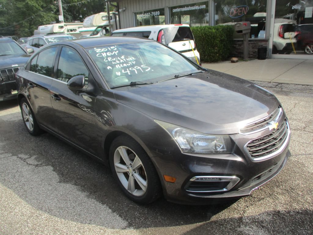 Used 2015 Chevrolet Cruze LT FWD image 2