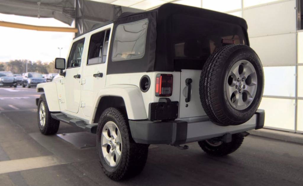 Used 2015 Jeep Wrangler Unlimited Sahara w/ Connectivity Group AWD/4WD image 5