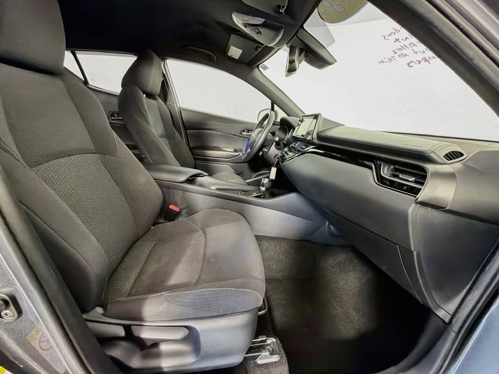 Used 2018 Toyota C-HR XLE FWD image 28