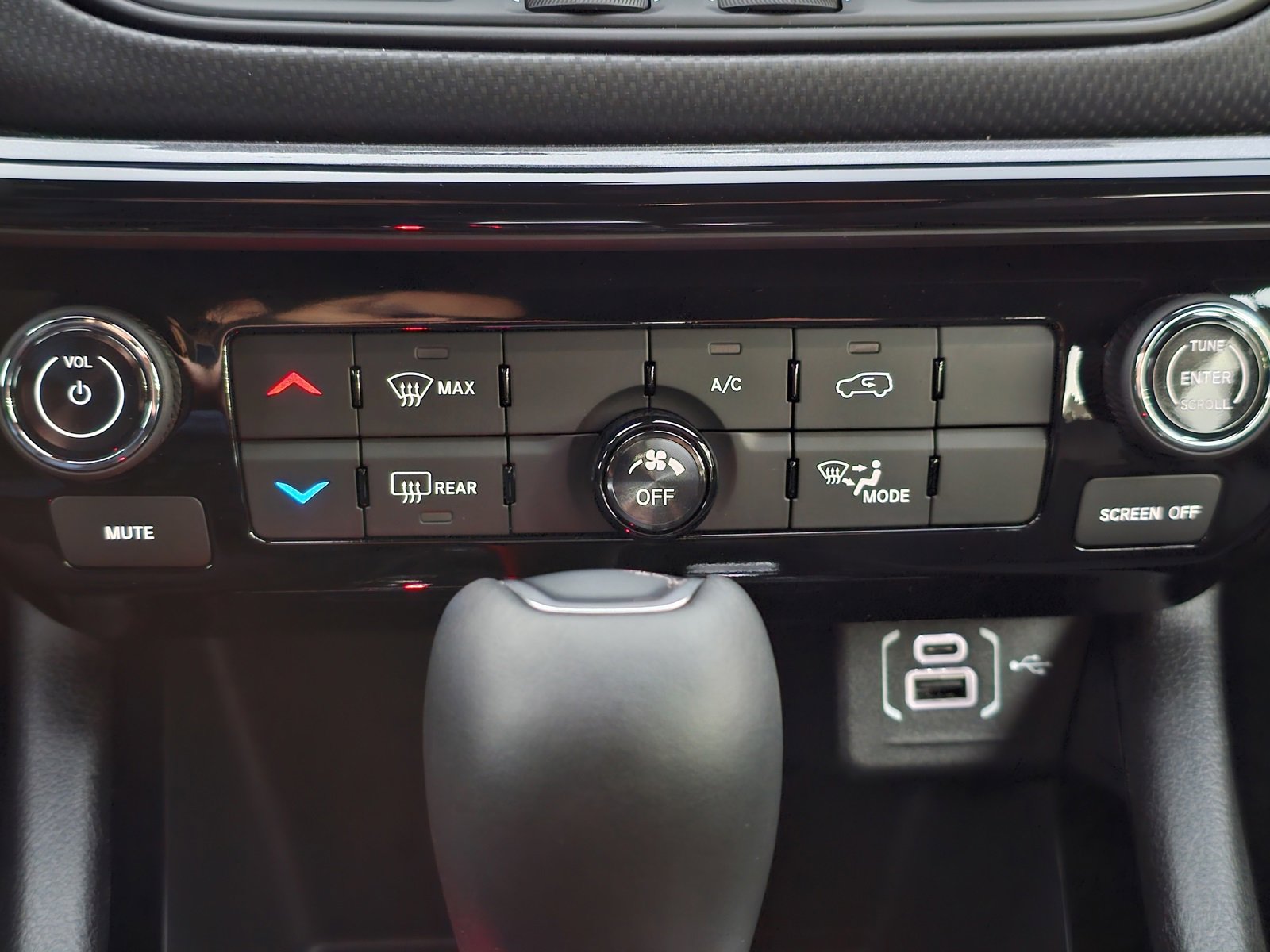 New 2026 Jeep Compass Latitude image 13