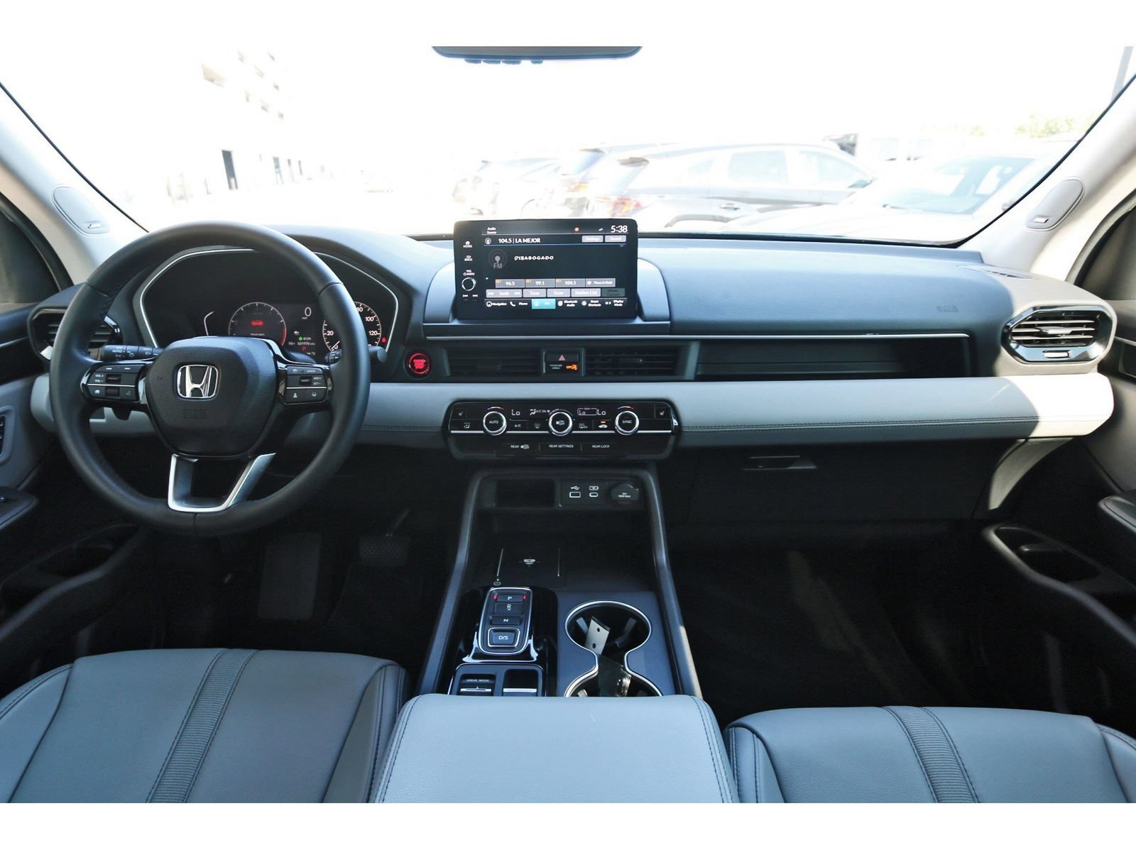 Used 2024 Honda Pilot Touring image 11