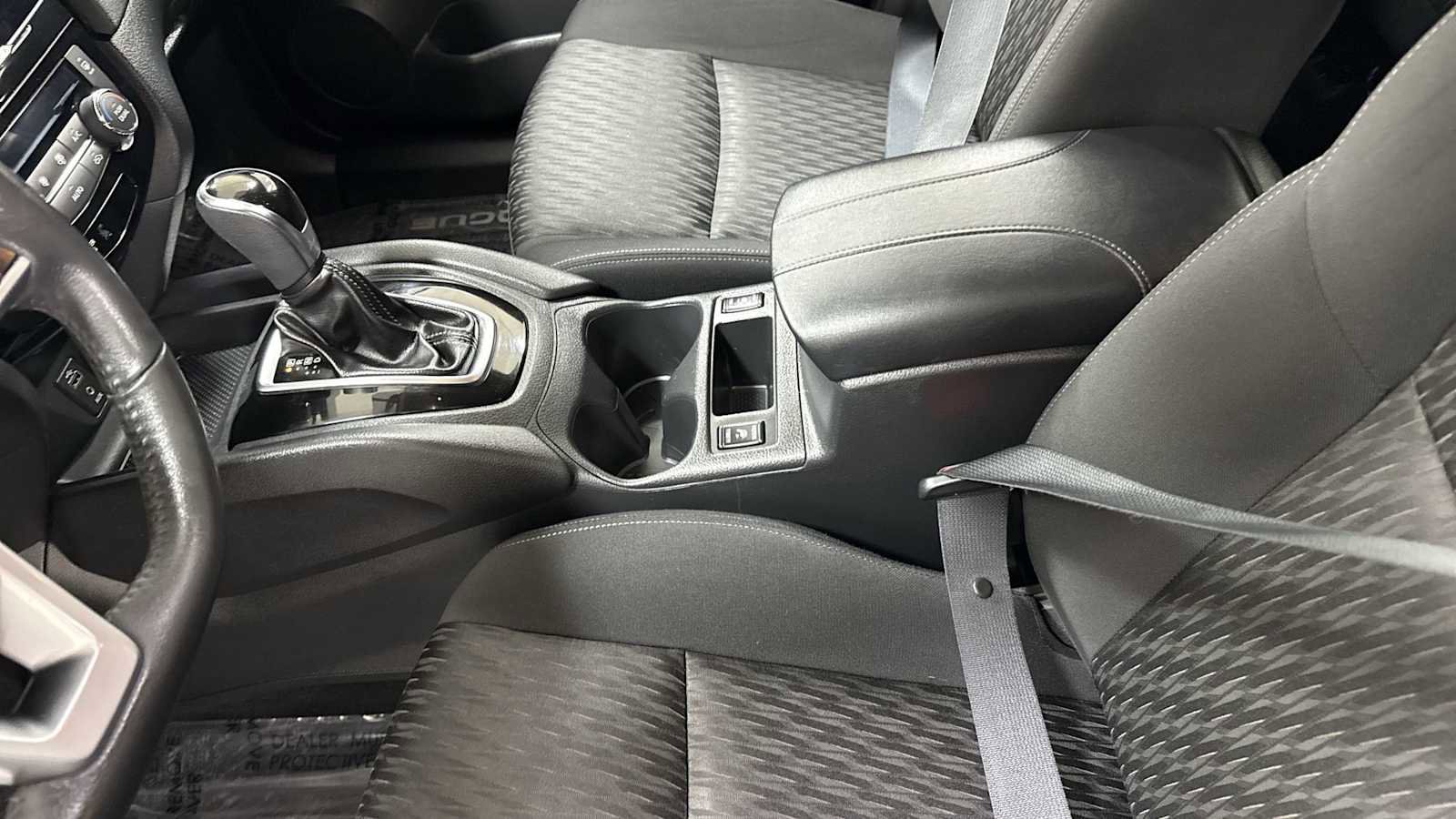 Used 2017 Nissan Rogue SV image 22