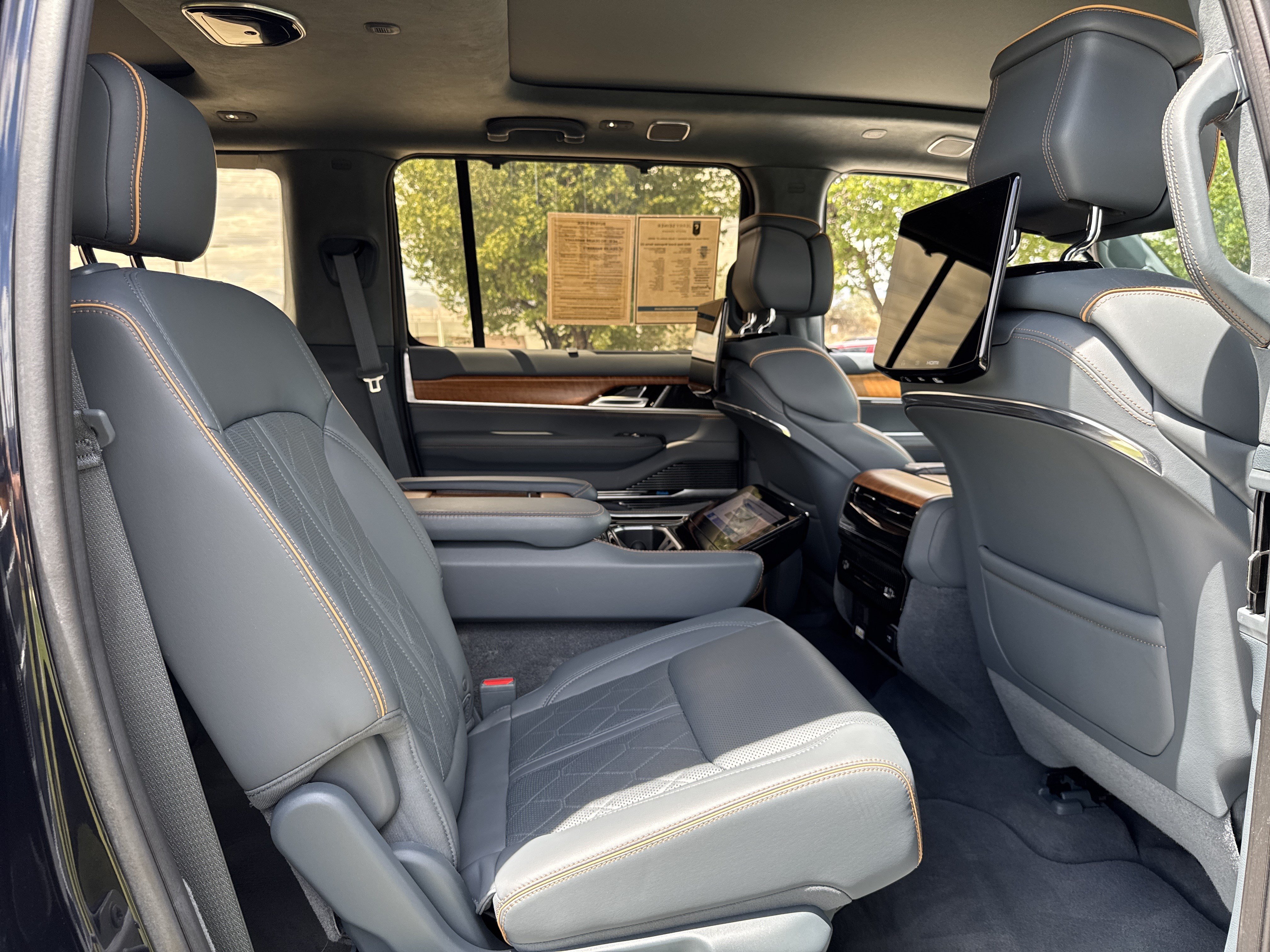 Used 2022 Jeep Grand Wagoneer Series III w/ Rear Seat Video Group 1 AWD/4WD image 24