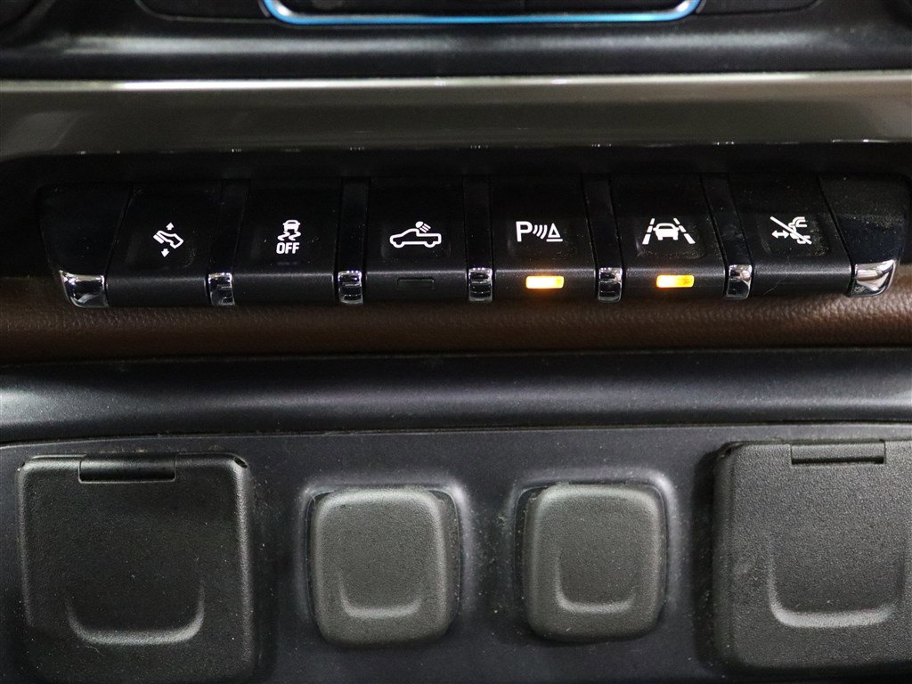 Used 2018 Chevrolet Silverado 1500 High Country image 33