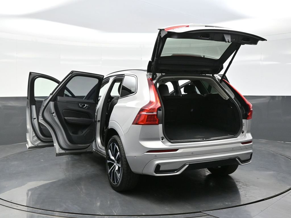 Used 2025 Volvo XC60 B5 Plus image 34