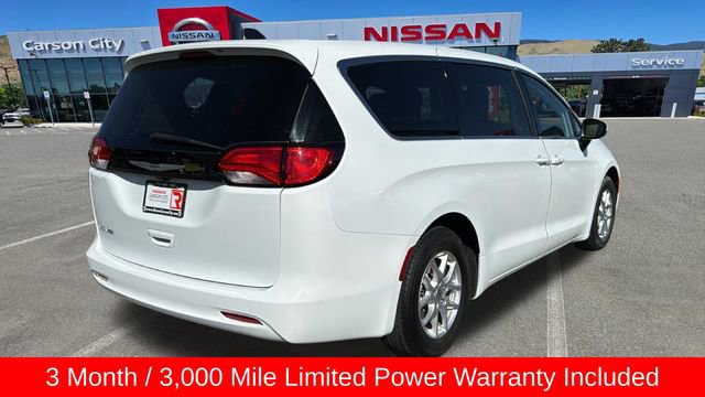 Used 2023 Chrysler Voyager LX FWD image 3