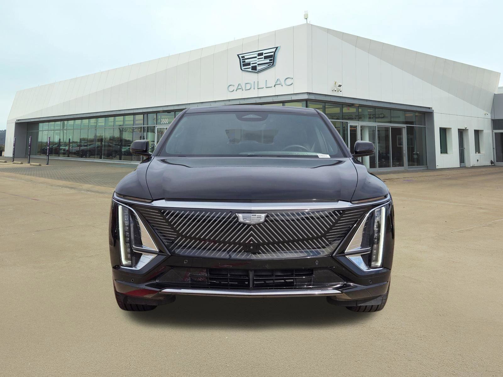 Certified 2025 Cadillac Lyriq Luxury w/ LPO, Floor Liner Package AWD/4WD image 2