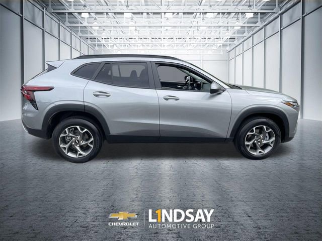 Used 2025 Chevrolet Trax LT w/ LT Convenience Package FWD image 9