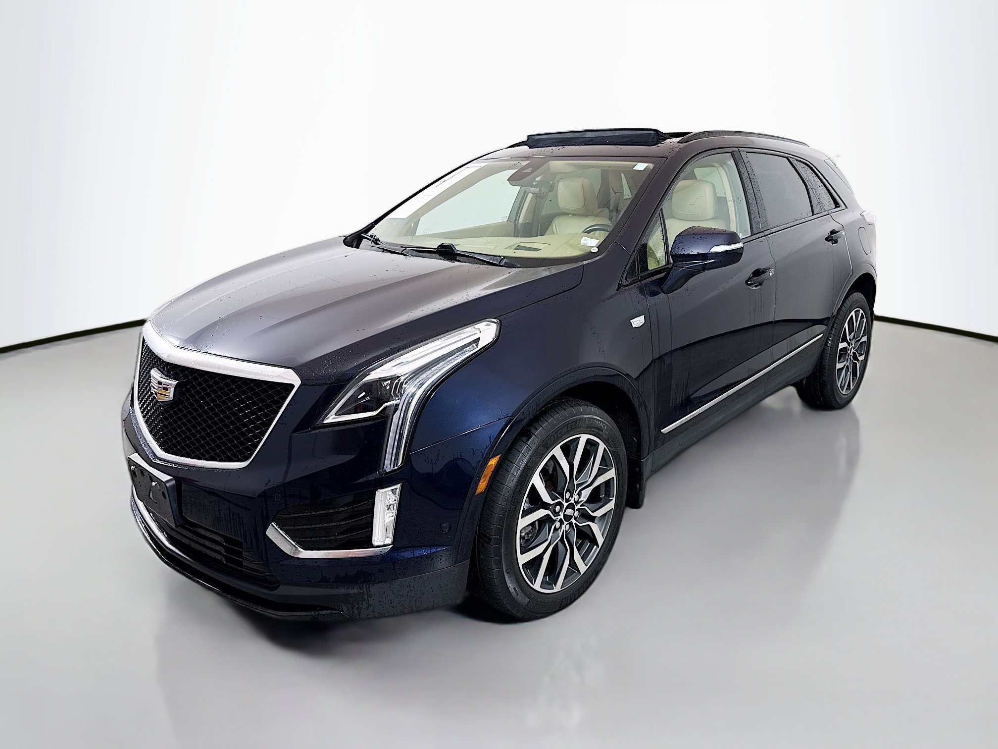 Used 2021 Cadillac XT5 Sportv w/ Platinum Package AWD/4WD image 3