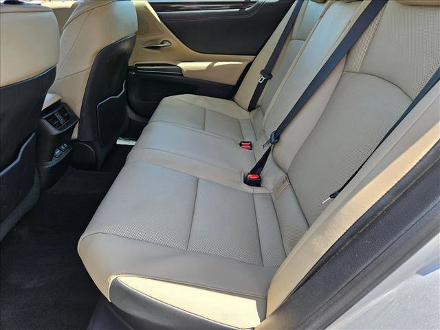 Used 2021 Lexus ES 300h w/ Premium Package FWD image 17