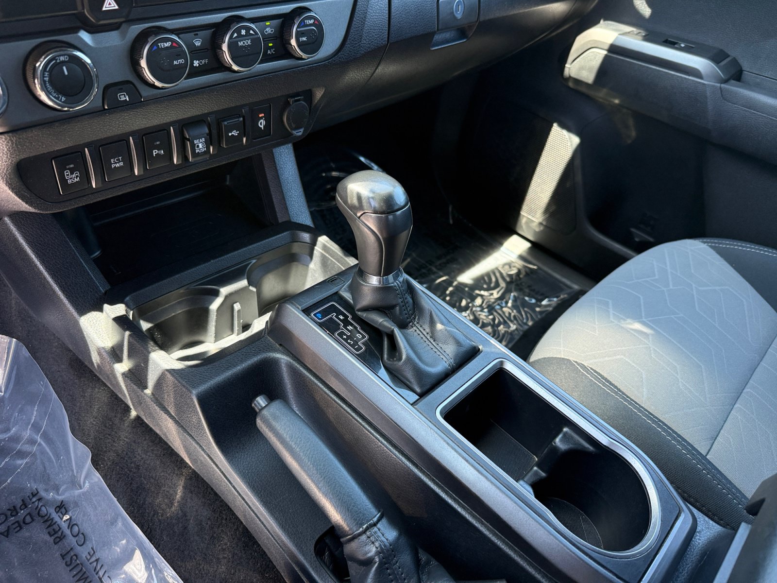 Used 2023 Toyota Tacoma TRD Off-Road w/ Technology Package AWD/4WD image 13