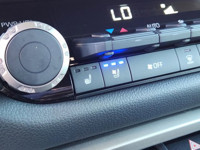 Used 2025 Toyota Tundra Limited image 28