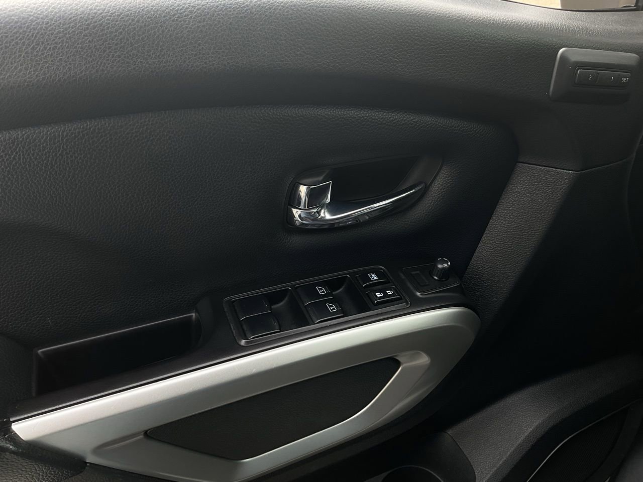 Used 2020 Nissan Titan SL w/ Moonroof Package RWD image 21