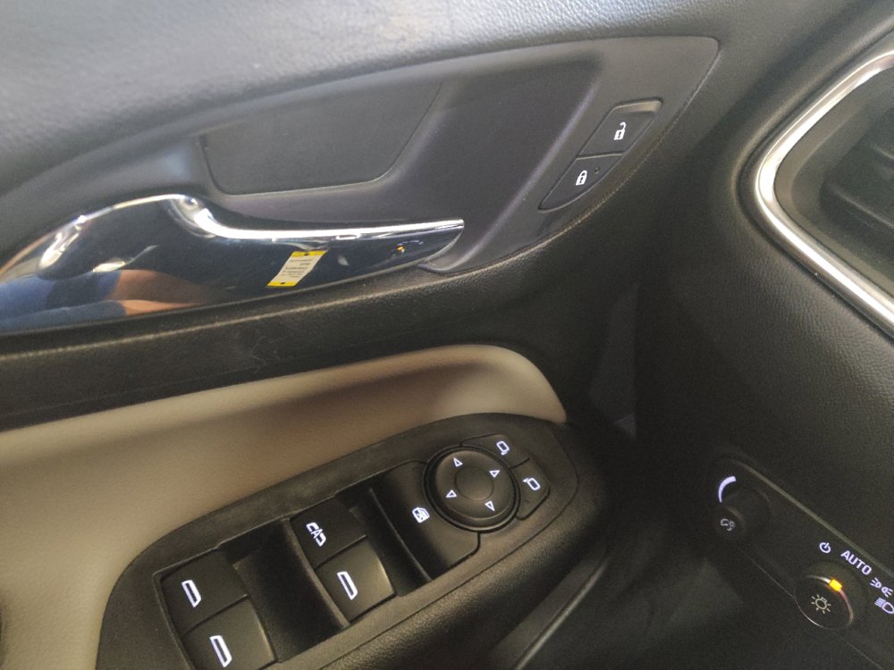 Used 2018 Chevrolet Equinox LS FWD image 27