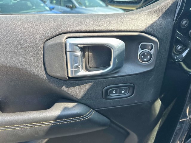 Used 2025 Jeep Wrangler Unlimited Sahara AWD/4WD image 26