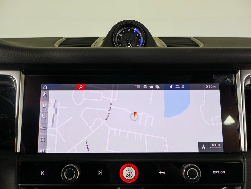 Certified 2025 Porsche Macan image 11